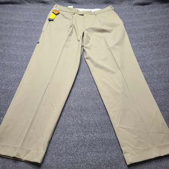 Dockers Pants Mens 36x32 Khaki Relaxed Fit Stain Defender Pleated Cuffed NWT - Picture 1 of 11